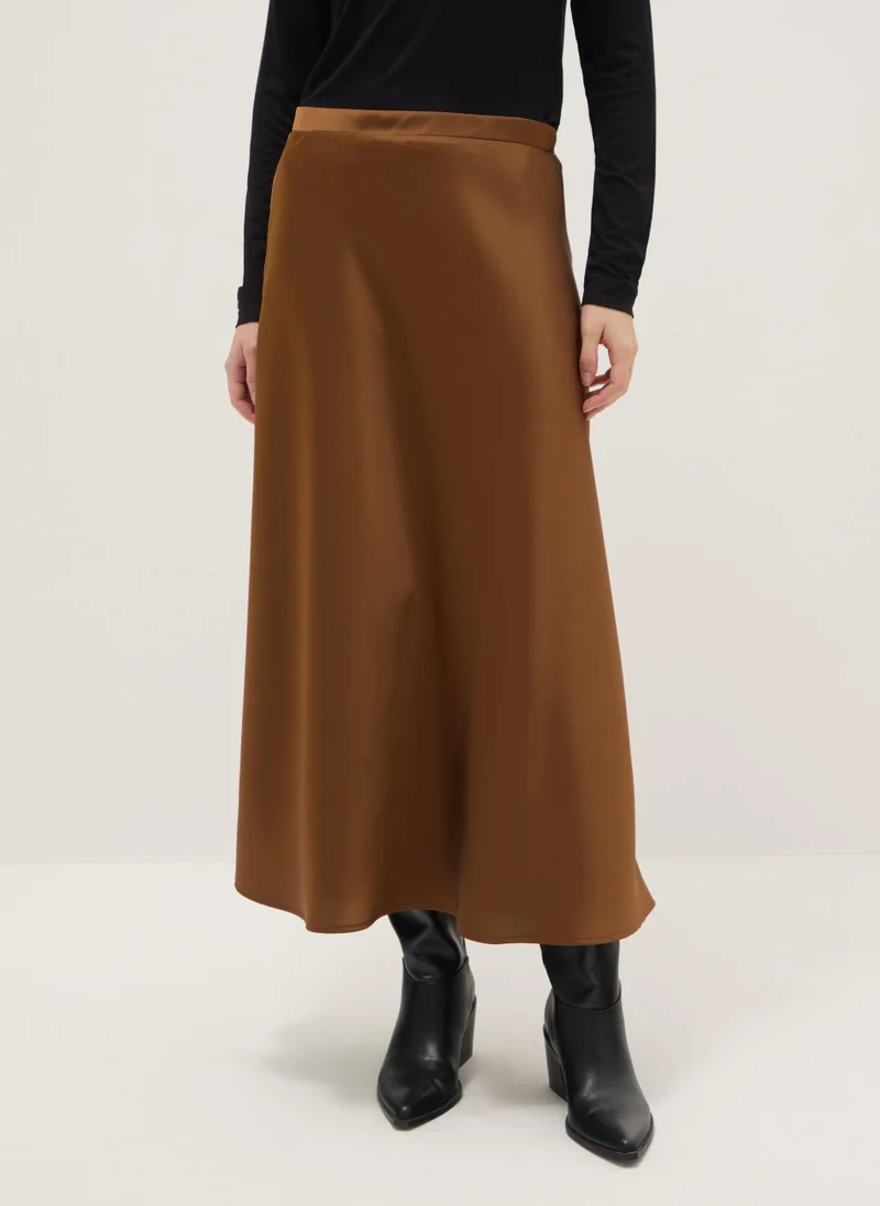 او في اس تنورة طويلة ساتان بنية من أوفيس